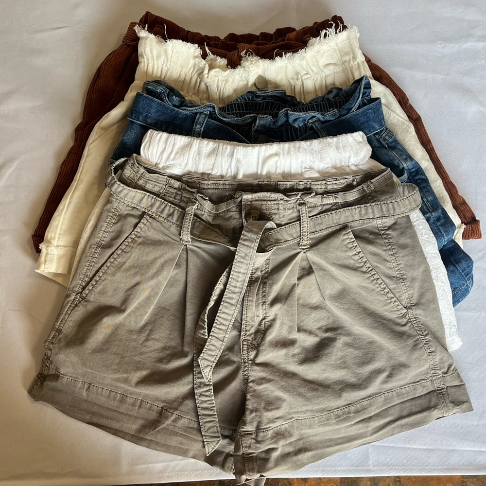 5 pairs of shorts. SIZE: Small/4